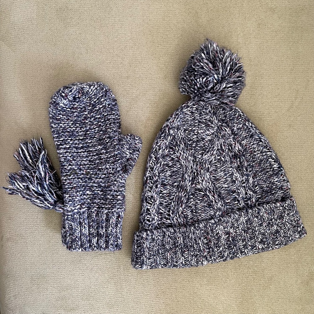J Crew Woman's Knitted Beanie Hat & Mittens w/Fringe. Black/White. One Size